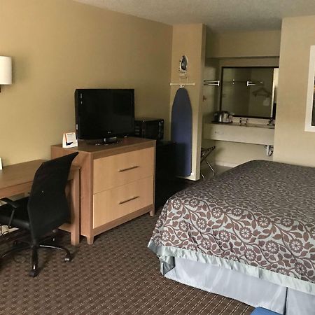 Days Inn By Wyndham Lexington-Columbia Exterior foto